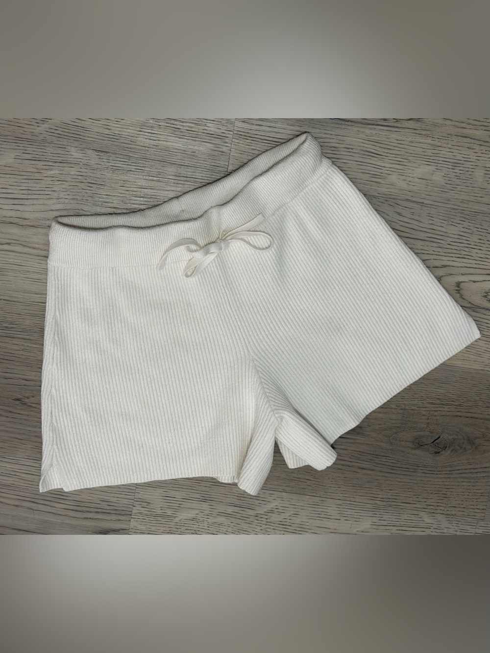 NEW Abercrombie & Fitch Cream Comfy Knit Shorts With Side Slit Size Small - Picture 1 of 6